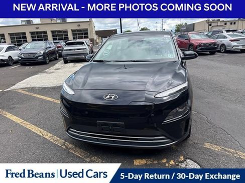Used 2023 Hyundai Kona SEL FWD image 2