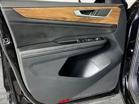 Used 2024 Volkswagen Atlas SE image 18