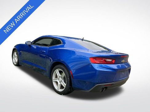 Used 2016 Chevrolet Camaro LT RWD image 5