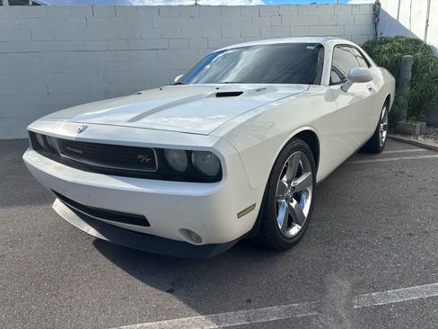 Used 2009 Dodge Challenger R/T image 2