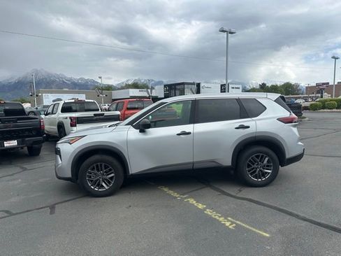 Used 2024 Nissan Rogue S FWD image 6