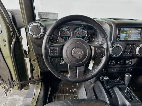 Used 2015 Jeep Wrangler Unlimited Sahara w/ Connectivity Group image 19
