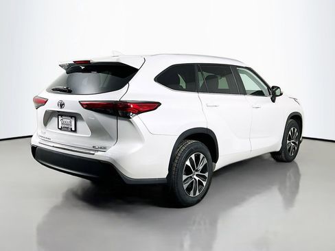 Used 2023 Toyota Highlander XLE image 5