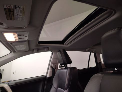 Used 2015 Toyota RAV4 Limited image 15