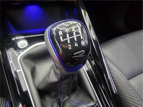 Used 2024 Volkswagen Golf R AWD/4WD image 17