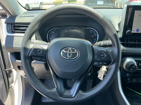 Certified 2025 Toyota RAV4 LE AWD/4WD image 9