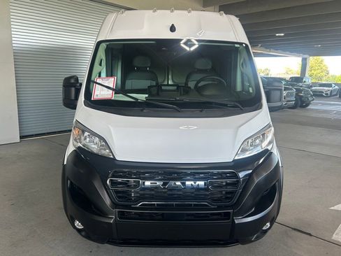 Used 2025 RAM ProMaster 2500 w/ Convenience Group image 8