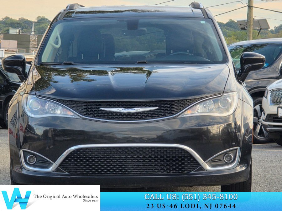 Used 2018 Chrysler Pacifica Touring-L Plus FWD image 2