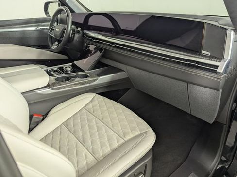 Used 2025 Cadillac Escalade V image 29