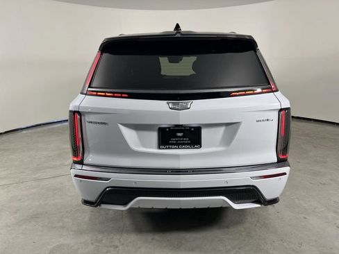 Certified 2026 Cadillac Vistiq Platinum w/ LPO, Floor Liner Package AWD/4WD image 7