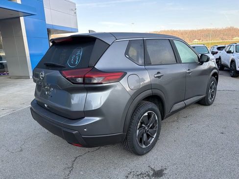 Used 2025 Nissan Rogue SV image 4