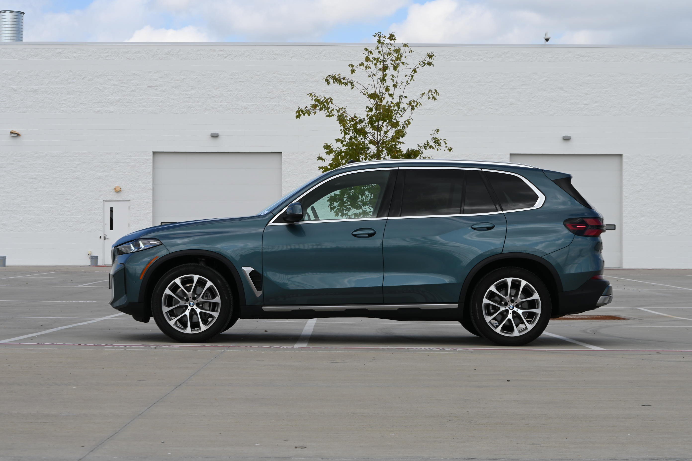 Certified 2024 BMW X5 xDrive40i w/ Premium Package AWD/4WD image 6