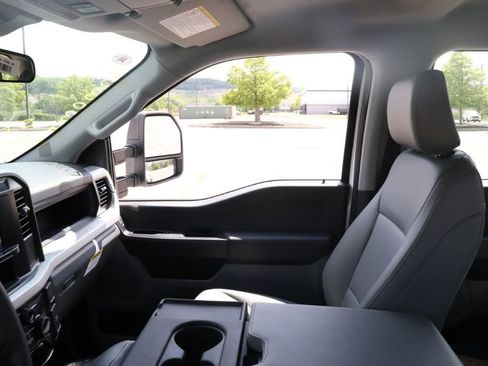 New 2025 Ford F550 4x4 Crew Cab Super Duty image 13
