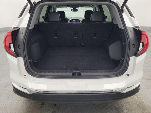 Used 2024 GMC Terrain SLT image 29