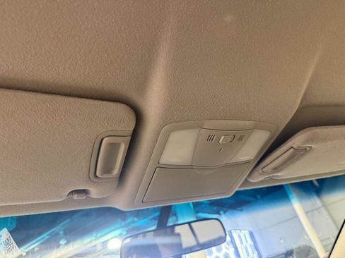 Used 2017 Nissan Quest SV FWD image 12