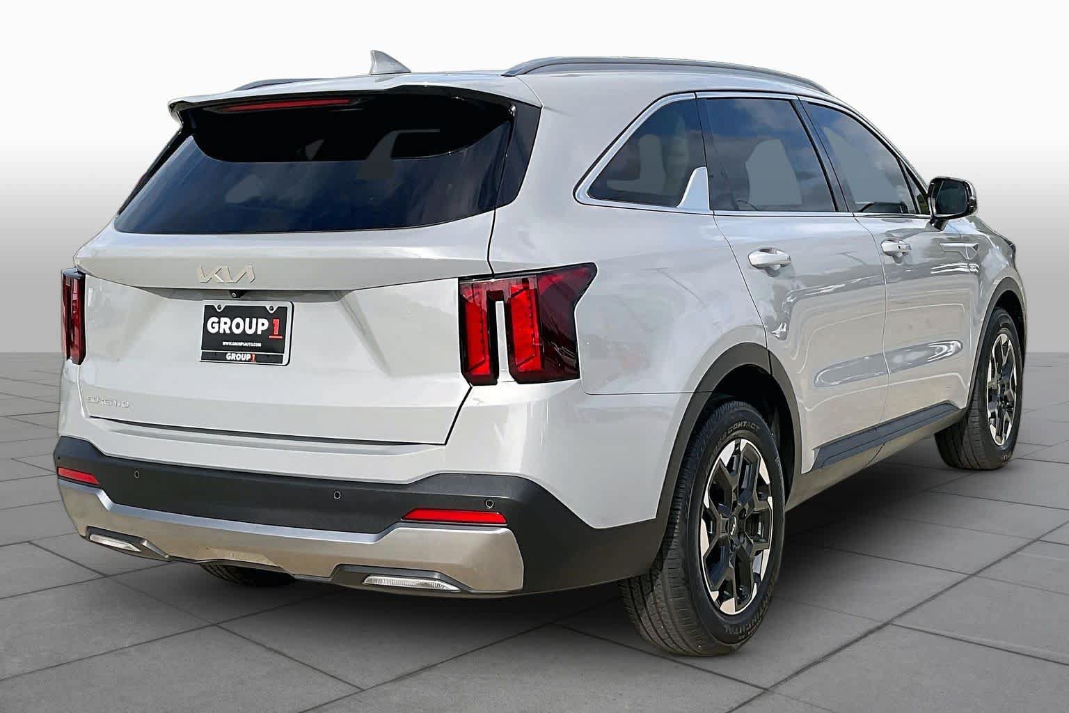 Used 2025 Kia Sorento S w/ Panoramic Sunroof Package FWD image 13
