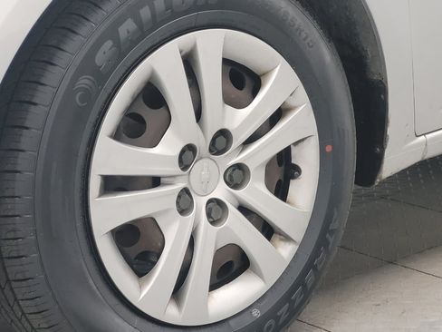 Used 2020 Chevrolet Sonic LT FWD image 31