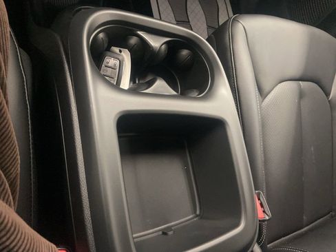 New 2026 Chrysler Pacifica Select w/ S Appearance Package FWD image 37