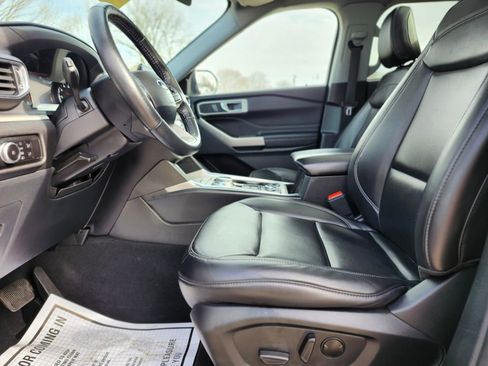 Certified 2022 Ford Explorer XLT w/ Equipment Group 202A image 20