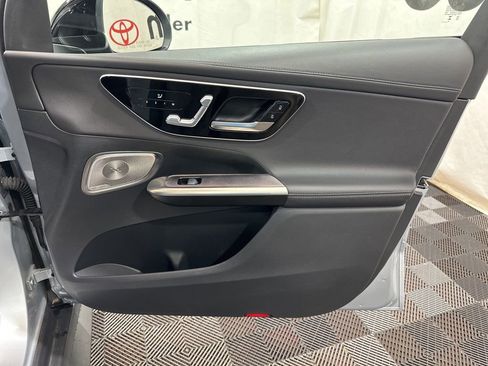 Used 2024 Mercedes-Benz GLC 300 4MATIC image 11