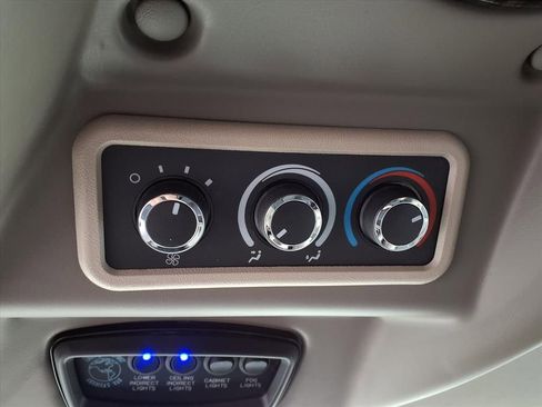 Used 2020 GMC Savana 2500 w/ Enhanced Convenience Package image 9