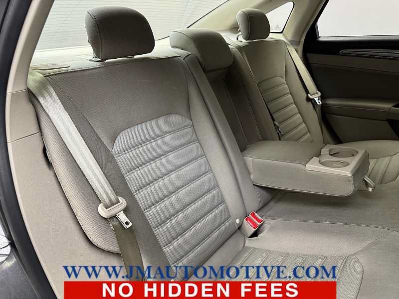 Used 2018 Ford Fusion SE FWD image 18