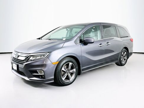 Used 2018 Honda Odyssey Touring image 3