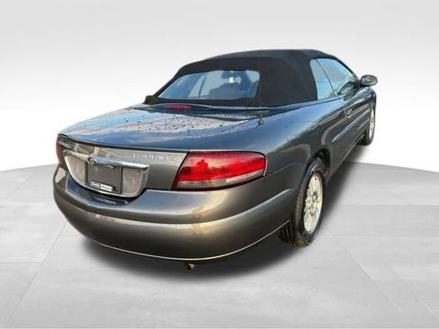 Used 2005 Chrysler Sebring Touring w/ Electronics Convenience Group image 11