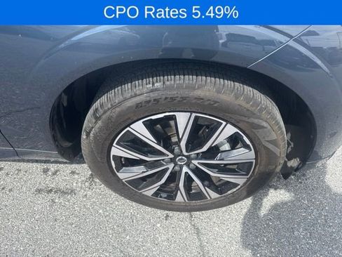 Certified 2023 Volvo XC60 B5 Plus AWD/4WD image 3