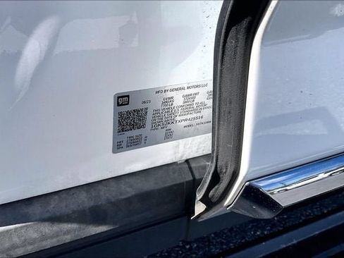Used 2023 GMC Yukon XL Denali Ultimate AWD/4WD image 3
