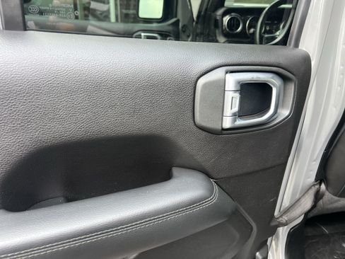 Used 2019 Jeep Wrangler Unlimited Sahara AWD/4WD image 29