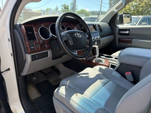 Used 2008 Toyota Sequoia Platinum RWD image 7
