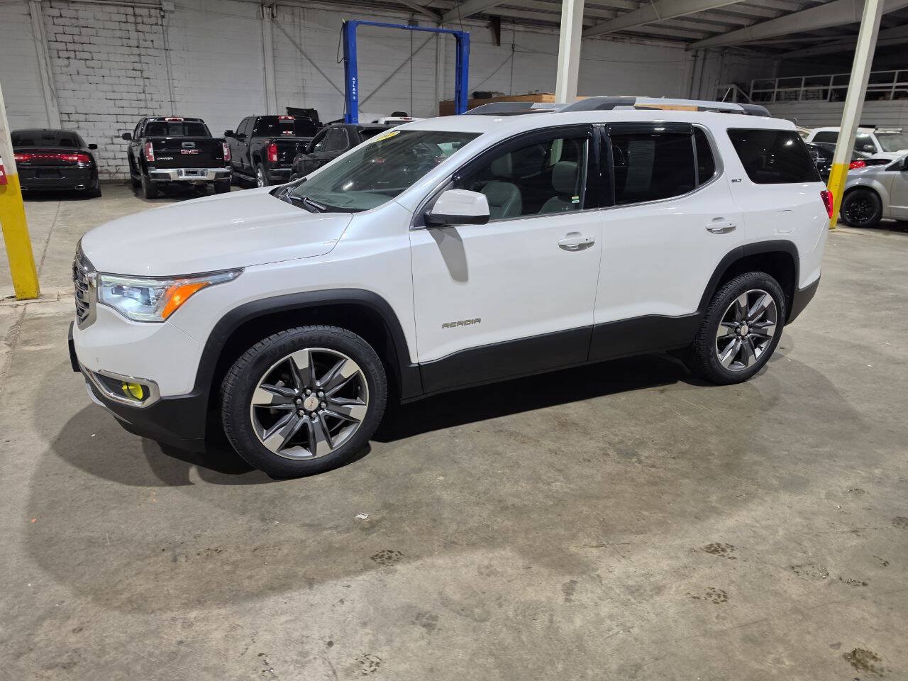 Used 2017 GMC Acadia SLT w/ LPO, Floor Liner Package AWD/4WD image 1