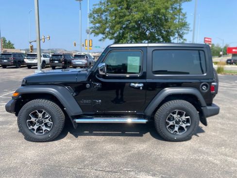 Used 2023 Jeep Wrangler Sport AWD/4WD image 4