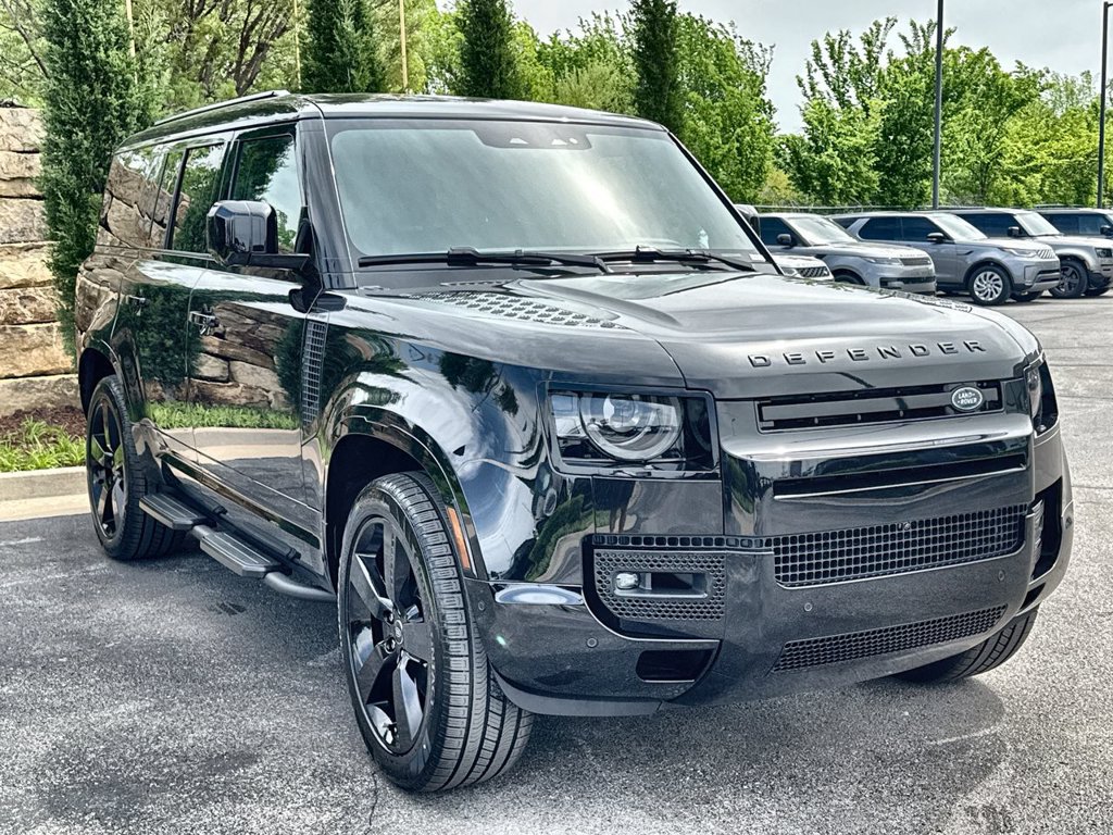 Certified 2025 Land Rover Defender 130 X-Dynamic SE AWD/4WD image 7