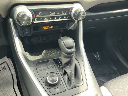 Used 2020 Toyota RAV4 XLE AWD/4WD image 17