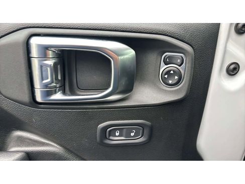 Used 2025 Jeep Wrangler Willys image 18