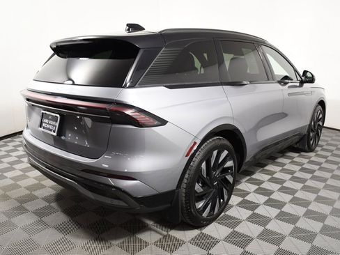 Used 2025 Lincoln Nautilus Reserve image 6