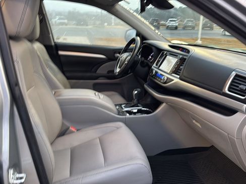 Certified 2017 Toyota Highlander XLE image 10