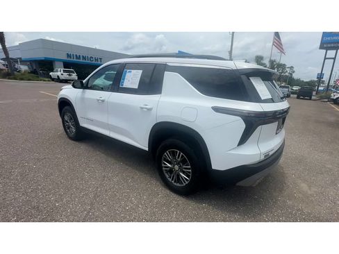 Used 2026 Chevrolet Traverse LT FWD image 4
