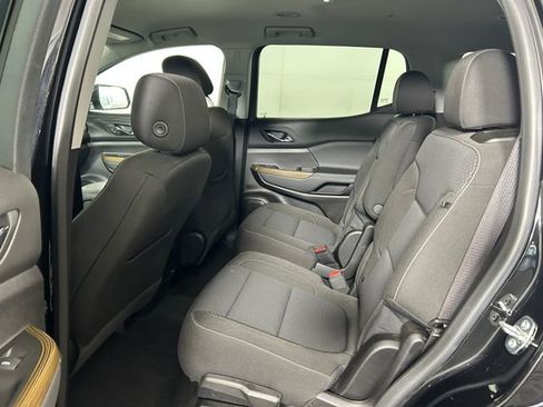 Used 2023 GMC Acadia SLE image 26
