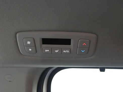 Used 2024 Kia Carnival EX image 31