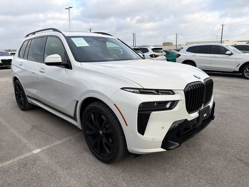 Used 2025 BMW X7 xDrive40i w/ M Sport Package AWD/4WD image 4