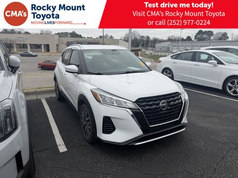 Used 2021 Nissan Kicks SV image 1