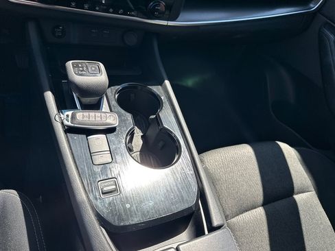 Used 2025 Nissan Rogue SV image 33