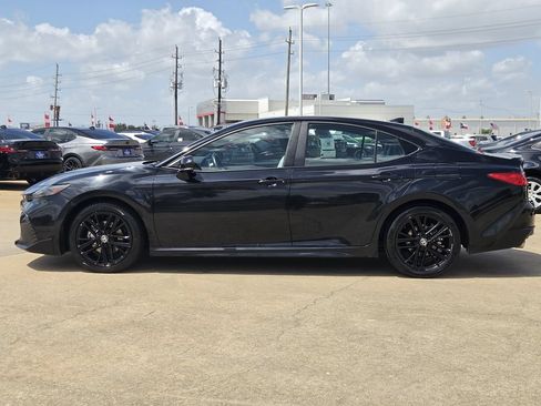 Used 2025 Toyota Camry SE FWD image 6