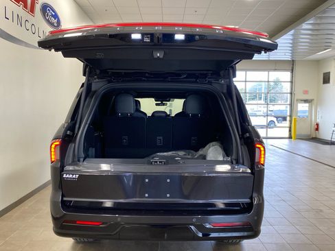 New 2026 Lincoln Navigator L Black Label AWD/4WD image 14
