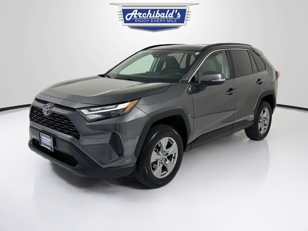 Used 2022 Toyota RAV4 XLE w/ Convenience Package AWD/4WD image 3