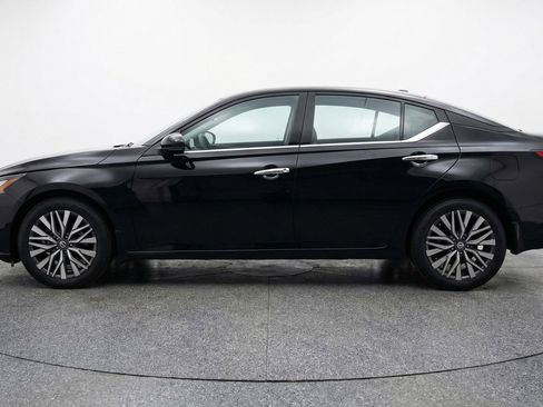 Used 2025 Nissan Altima 2.5 SV image 5