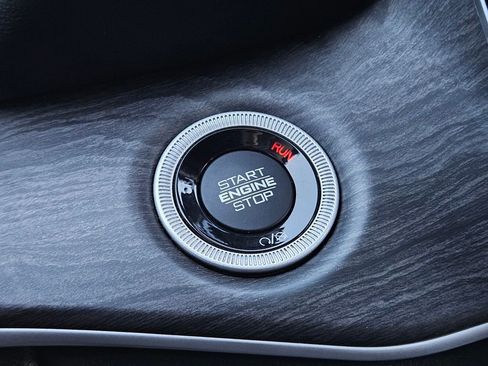 Used 2022 Jeep Grand Cherokee Limited image 24